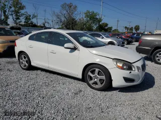 2013 Volvo S60 T5 Premier with VIN YV1612FS7D2179847, listed as a Copart auction lot 53124995 with 109,103 mi miles and Salvage Title. Bid and sale history available at carsss.com. Image 4.