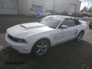 2012 Ford Mustang GT z VIN 1ZVBP8FF3C5214239, wystawiony jako Copart lot #80572544 z przebiegiem 135 410 mil mil oraz Szkoda całkowita • Salvage title. Historia ofert i sprzedaży dostępna na DreamBid. Obrazek 1.