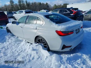2021 BMW 3 Series 330i xDrive z VIN 3MW5R7J06M8C14597, wystawiony jako IAAI lot #41581041 z przebiegiem 8776 mil mil oraz . Historia ofert i sprzedaży dostępna na DreamBid. Obrazek 3.