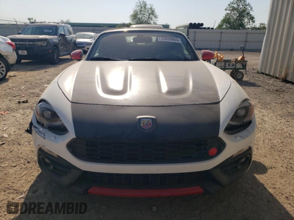 2019 FIAT 124 Spider Urbana Edition z VIN JC1NFAEK6K0142941, wystawiony jako Copart lot #75939004 z przebiegiem 28 402 mil mil oraz Szkoda całkowita • Salvage title. Historia ofert i sprzedaży dostępna na DreamBid. Obrazek 5.