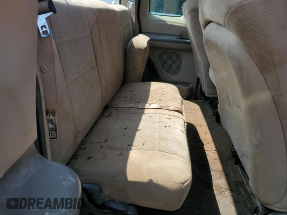 2002 Ford F-250 XL z VIN 1FTNX21F92EA00598, wystawiony jako Copart lot #58231845 z przebiegiem 178 784 mil mil oraz Szkoda całkowita • Salvage title. Historia ofert i sprzedaży dostępna na DreamBid. Obrazek 11.
