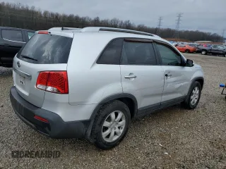 2013 Kia Sorento LX with VIN 5XYKTDA28DG338933, listed as a Copart auction lot 43391775 with 154,349 mi miles and Clean Title. Bid and sale history available at carsss.com. Image 3.