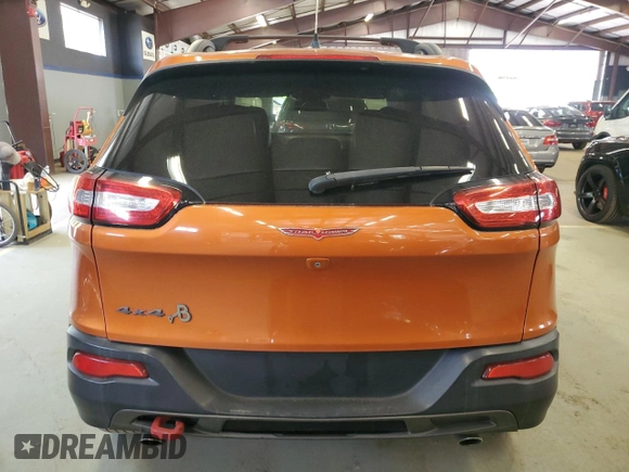 2015 Jeep Cherokee Trailhawk z VIN 1C4PJMBS8FW727992, wystawiony jako Copart lot #59799425 z przebiegiem 127 853 mil mil oraz Czysty tytuł • Clean title. Historia ofert i sprzedaży dostępna na DreamBid. Obrazek 6.