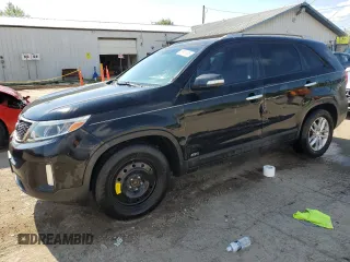 2014 Kia Sorento LX z VIN 5XYKTCA61EG543637, wystawiony jako Copart lot #55931005 z przebiegiem 145 125 mil mil oraz Szkoda całkowita • Salvage title. Historia ofert i sprzedaży dostępna na DreamBid. Obrazek 1.