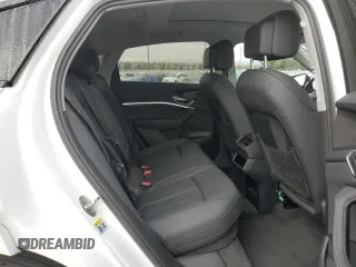 2021 Audi e-tron Sportback Premium Plus z VIN WA12ABGE3MB024414, wystawiony jako Copart lot #69824382 z przebiegiem 24 655 mil mil oraz . Historia ofert i sprzedaży dostępna na DreamBid. Obrazek 11.