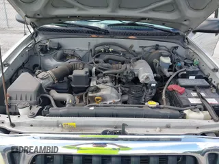 2001 Toyota Tacoma z VIN 5TENL42N01Z792746, wystawiony jako IAAI lot #42756741 z przebiegiem 107 029 mil mil oraz . Historia ofert i sprzedaży dostępna na DreamBid. Obrazek 10.