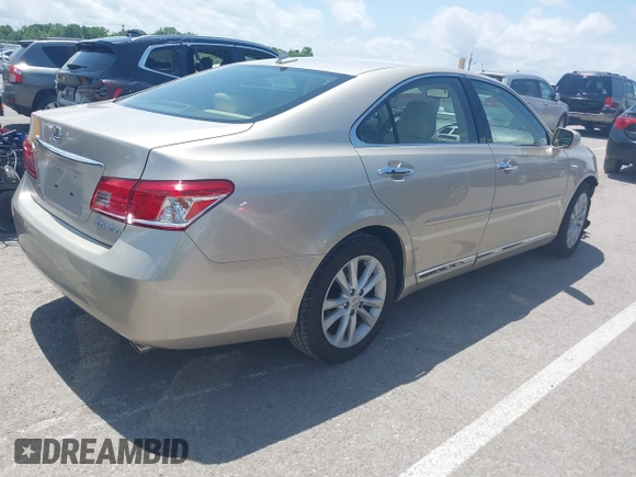 2012 Lexus ES 330 z VIN JTHBK1EG0C2490879, wystawiony jako IAAI lot #42296690 z przebiegiem 104 658 mil mil oraz . Historia ofert i sprzedaży dostępna na DreamBid. Obrazek 4.