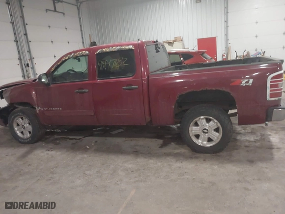 2007 Chevrolet Silverado 1500 LTZ with VIN 2GCEK13M271532935, listed as a IAAI auction lot 40947182 with 268,999 mi miles. Bid and sale history available at carsss.com. Image 13.