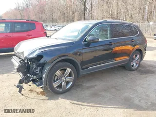 2020 Volkswagen Tiguan SE with VIN 3VV2B7AXXLM076870, listed as a IAAI auction lot 41811623 with 37,064 mi miles. Bid and sale history available at carsss.com. Image 2.