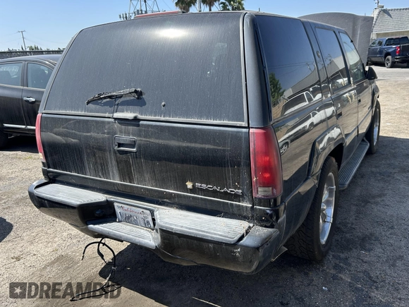 1999 Cadillac Escalade с VIN 1GYEK13R7XR408723, выставлен на аукционе IAAI как лот 42440305 с пробегом 173 754 миль миль и . История ставок и продаж доступна на DreamBid. Изображение 4.