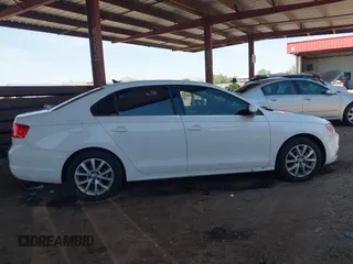 2013 Volkswagen Jetta SE z VIN 3VWDP7AJ5DM374598, wystawiony jako IAAI lot #42498082 z przebiegiem 144 285 mil mil oraz . Historia ofert i sprzedaży dostępna na DreamBid. Obrazek 13.