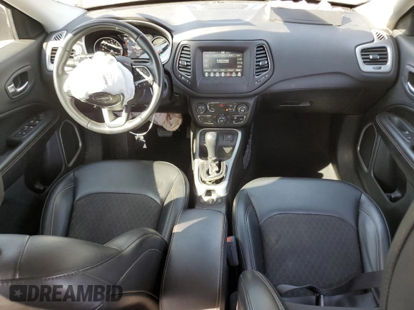 2020 Jeep Compass Altitude z VIN 3C4NJCBB4LT241702, wystawiony jako Copart lot #48745925 z przebiegiem 53 187 mil mil oraz Nie do naprawy. Historia ofert i sprzedaży dostępna na DreamBid. Obrazek 8.