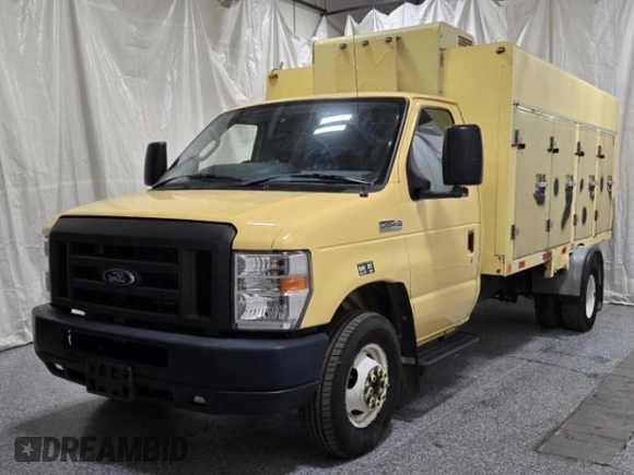 2019 Ford Econoline Commercial z VIN 1FDXE4FS3KDC57693, wystawiony jako Copart lot #84570474 z przebiegiem 83 957 mil mil oraz Tytuł czysty. Historia ofert i sprzedaży dostępna na DreamBid. Obrazek 2.