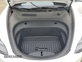 2022 Tesla Model 3 Long Range z VIN 5YJ3E1EB4NF161314, wystawiony jako Copart lot #57060725 z przebiegiem 19 215 mil mil oraz Szkoda całkowita • Salvage title. Historia ofert i sprzedaży dostępna na DreamBid. Obrazek 11.
