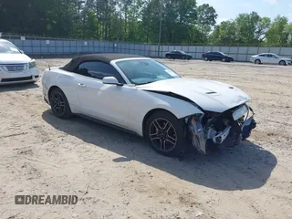 2021 Ford Mustang EcoBoost z VIN 1FATP8UHXM5102315, wystawiony jako IAAI lot #42232112 z przebiegiem 82 565 mil mil oraz . Historia ofert i sprzedaży dostępna na DreamBid. Obrazek 1.