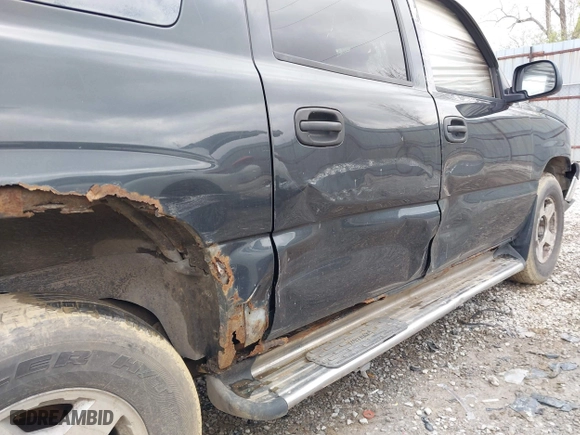 2005 Chevrolet Avalanche Z71 with VIN 3GNEK12Z55G213733, listed as a IAAI auction lot 42008159 with 194,760 mi miles. Bid and sale history available at carsss.com. Image 6.