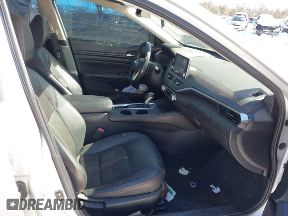 2019 Nissan Altima 2.5 SR with VIN 1N4BL4CV0KC120287, listed as a IAAI auction lot 41580295 with 103,339 mi miles. Bid and sale history available at carsss.com. Image 5.