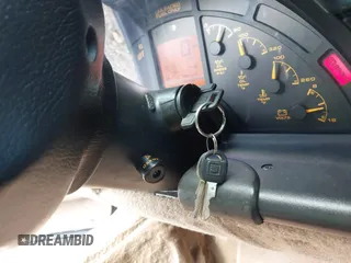 1992 Chevrolet Corvette z VIN 1G1YY23P9N5107499, wystawiony jako IAAI lot #42155734 z przebiegiem 71 080 mil mil oraz . Historia ofert i sprzedaży dostępna na DreamBid. Obrazek 11.
