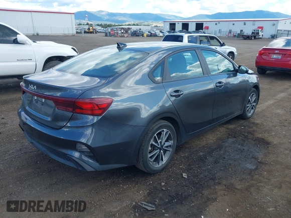 2022 Kia Forte LXS z VIN 3KPF24AD2NE455301, wystawiony jako IAAI lot #42324239 z przebiegiem 56 078 mil mil oraz . Historia ofert i sprzedaży dostępna na DreamBid. Obrazek 4.