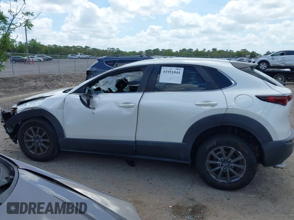 2020 Mazda CX-30 with VIN 3MVDMABL2LM112138, listed as a IAAI auction lot 41951044 with Not Provided miles. Bid and sale history available at carsss.com. Image 13.