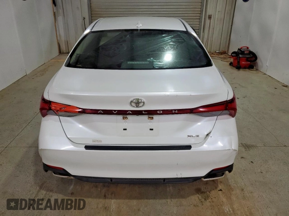 2021 Toyota Avalon XLE z VIN 4T1AZ1FB0MU060010, wystawiony jako Copart lot #56844085 z przebiegiem 115 788 mil mil oraz Czysty tytuł • Clean title. Historia ofert i sprzedaży dostępna na DreamBid. Obrazek 6.