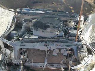 2004 Toyota 4Runner SR5 z VIN JTEBU14R340025360, wystawiony jako Copart lot #50414135 z przebiegiem 251 555 mil mil oraz Szkoda całkowita • Salvage title. Historia ofert i sprzedaży dostępna na DreamBid. Obrazek 12.