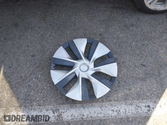 2022 Tesla Model Y Long Range z VIN 7SAYGDEE8NF374636, wystawiony jako IAAI lot #41545669 z przebiegiem 41 965 mil mil oraz . Historia ofert i sprzedaży dostępna na DreamBid. Obrazek 11.