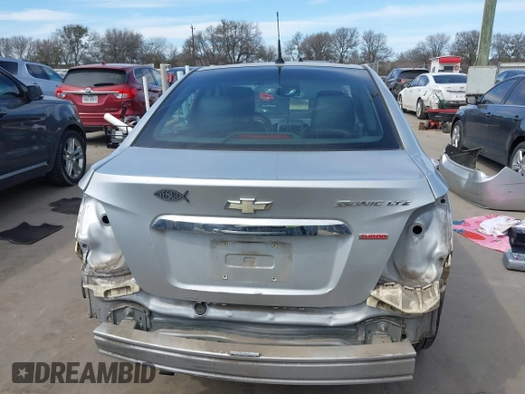 2012 Chevrolet Sonic LTZ z VIN 1G1JE5SB8C4210627, wystawiony jako IAAI lot #41662225 z przebiegiem 72 358 mil mil oraz . Historia ofert i sprzedaży dostępna na DreamBid. Obrazek 17.