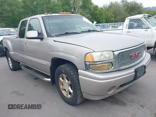 2004 GMC Sierra Denali z VIN 2GTFK69U741354475, wystawiony jako IAAI lot #42334568 z przebiegiem 305 379 mil mil oraz . Historia ofert i sprzedaży dostępna na DreamBid. Obrazek 1.