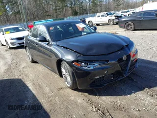 2017 Alfa Romeo Giulia Ti z VIN ZARFAECN4H7551195, wystawiony jako IAAI lot #41444631 z przebiegiem 72 596 mil mil oraz . Historia ofert i sprzedaży dostępna na DreamBid. Obrazek 1.