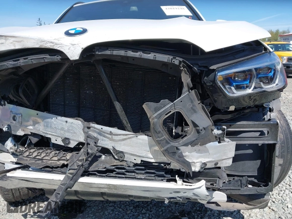 2020 BMW X5 xDrive40i with VIN 5UXCR6C09L9B81215, listed as a IAAI auction lot 42019248 with 46,357 mi miles and . Bid and sale history available at DreamBid. Image 17.