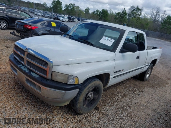 1998 Dodge 1500 z VIN 3B7HC13Y3WG180371, wystawiony jako IAAI lot #41832046 z przebiegiem 245 121 mil mil oraz . Historia ofert i sprzedaży dostępna na DreamBid. Obrazek 2.