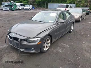 2013 BMW 3 Series 328i z VIN WBA3A5G53DNP24506, wystawiony jako IAAI lot #42289668 z przebiegiem 81 388 mil mil oraz . Historia ofert i sprzedaży dostępna na DreamBid. Obrazek 2.