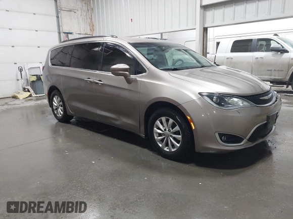 2018 Chrysler Pacifica Touring Plus z VIN 2C4RC1FG1JR278437, wystawiony jako IAAI lot #41911660 z przebiegiem 125 381 mil mil oraz . Historia ofert i sprzedaży dostępna na DreamBid. Obrazek 1.