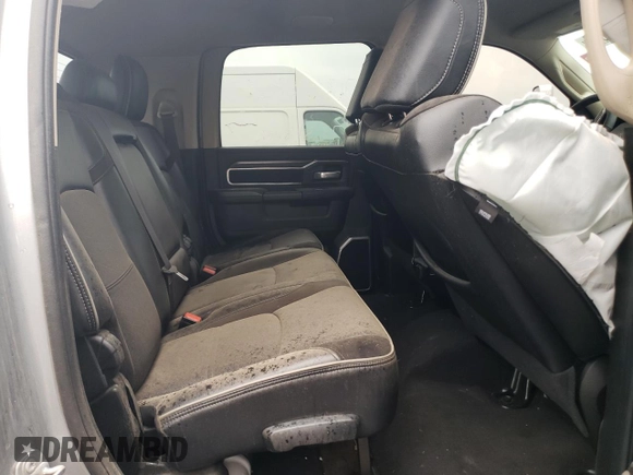 2022 Ram 3500 Laramie z VIN 3C63R3ML5NG279402, wystawiony jako Copart lot #57615835 z przebiegiem 72 313 mil mil oraz Czysty tytuł • Clean title. Historia ofert i sprzedaży dostępna na DreamBid. Obrazek 10.