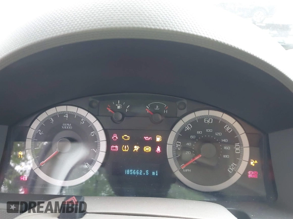 2008 Ford Escape XLT с VIN 1FMCU03118KB61510, выставлен на аукционе IAAI как лот 42626112 с пробегом 185 662 миль миль и . История ставок и продаж доступна на DreamBid. Изображение 7.