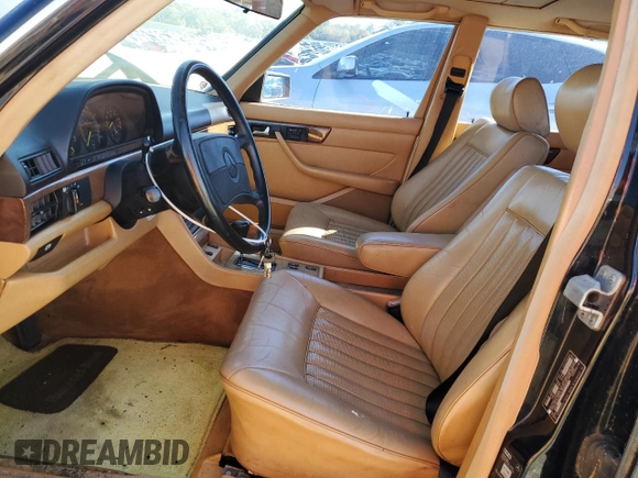 1988 Mercedes-Benz 560 with VIN WDBCA39D8JA407186, listed as a Copart auction lot 80227564 with 139,243 mi miles and Clean Title. Bid and sale history available at DreamBid. Image 7.