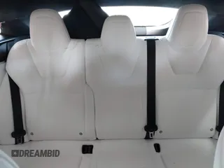 2018 Tesla Model S 75D с VIN 5YJSA1E2XJF246112, выставлен на аукционе IAAI как лот 42124379 с пробегом Не указан миль и . История ставок и продаж доступна на DreamBid. Изображение 8.