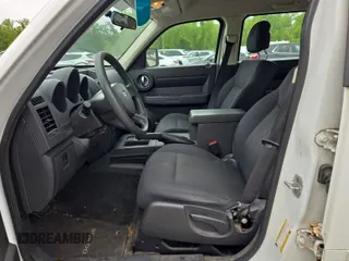 2011 Dodge Nitro SE z VIN 1D4PT2GK2BW589063, wystawiony jako IAAI lot #42408917 z przebiegiem 160 504 mil mil oraz . Historia ofert i sprzedaży dostępna na DreamBid. Obrazek 57.