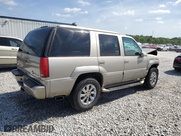 1999 Cadillac Escalade z VIN 1GYEK13RXXR408201, wystawiony jako Copart lot #53805845 z przebiegiem 268 205 mil mil oraz Szkoda całkowita • Salvage title. Historia ofert i sprzedaży dostępna na DreamBid. Obrazek 3.