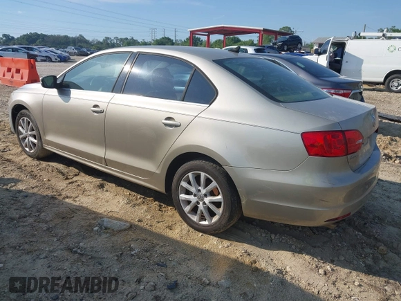 2013 Volkswagen Jetta SE с VIN 3VWDX7AJ0DM226262, выставлен на аукционе IAAI как лот 41622394 с пробегом 153 084 миль миль и . История ставок и продаж доступна на DreamBid. Изображение 3.