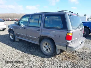 1997 Ford Explorer XLT с VIN 1FMDU35P4VUA75731, выставлен на аукционе IAAI как лот 41718234 с пробегом 194 358 миль миль и . История ставок и продаж доступна на DreamBid. Изображение 3.