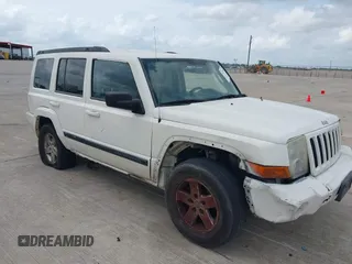2008 Jeep Commander Sport z VIN 1J8HH48KX8C115328, wystawiony jako IAAI lot #42139929 z przebiegiem 118 218 mil mil oraz . Historia ofert i sprzedaży dostępna na DreamBid. Obrazek 1.
