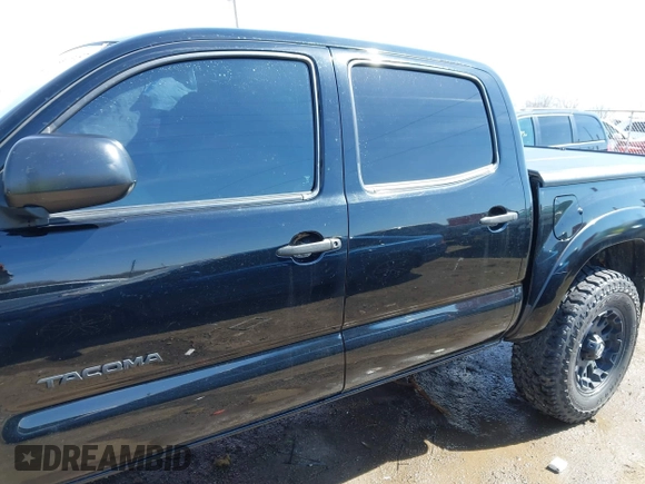 2015 Toyota Tacoma z VIN 5TFLU4EN6FX123489, wystawiony jako IAAI lot #41813057 z przebiegiem 104 828 mil mil oraz . Historia ofert i sprzedaży dostępna na DreamBid. Obrazek 14.