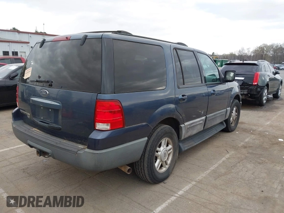 2004 Ford Expedition Special Service with VIN 1FMPU15L24LA43038, listed as a IAAI auction lot 41738454 with 238,489 mi miles. Bid and sale history available at carsss.com. Image 4.