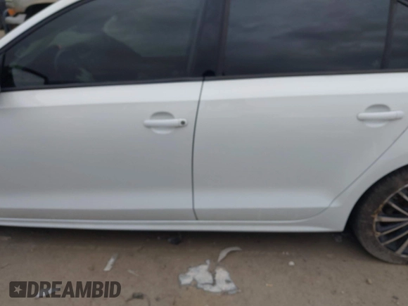 2015 Volkswagen Jetta SE with VIN 3VWD17AJ1FM421694, listed as a IAAI auction lot 41841114 with 97,888 mi miles and . Bid and sale history available at DreamBid. Image 15.