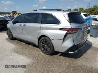 2022 Toyota Sienna XSE with VIN 5TDXRKEC9NS133380, listed as a Copart auction lot 43124635 with 31,600 mi miles and Non repairable. Bid and sale history available at DreamBid. Image 2.