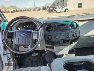 2015 Ford F-350 z VIN 1FD7X3B63FED45155, wystawiony jako IAAI lot #42381547 z przebiegiem 96 123 mil mil oraz . Historia ofert i sprzedaży dostępna na DreamBid. Obrazek 32.