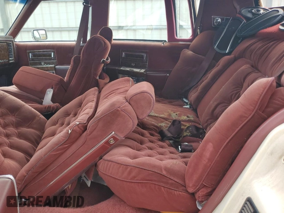 1991 Cadillac Brougham z VIN 1G6DW5474MR703030, wystawiony jako Copart lot #64687894 z przebiegiem 161 866 mil mil oraz Szkoda całkowita • Salvage title. Historia ofert i sprzedaży dostępna na DreamBid. Obrazek 11.