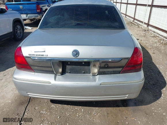 2007 Mercury Grand Marquis LS with VIN 2MEFM75V77X601170, listed as a IAAI auction lot 41517369 with 210,800 mi miles. Bid and sale history available at carsss.com. Image 16.